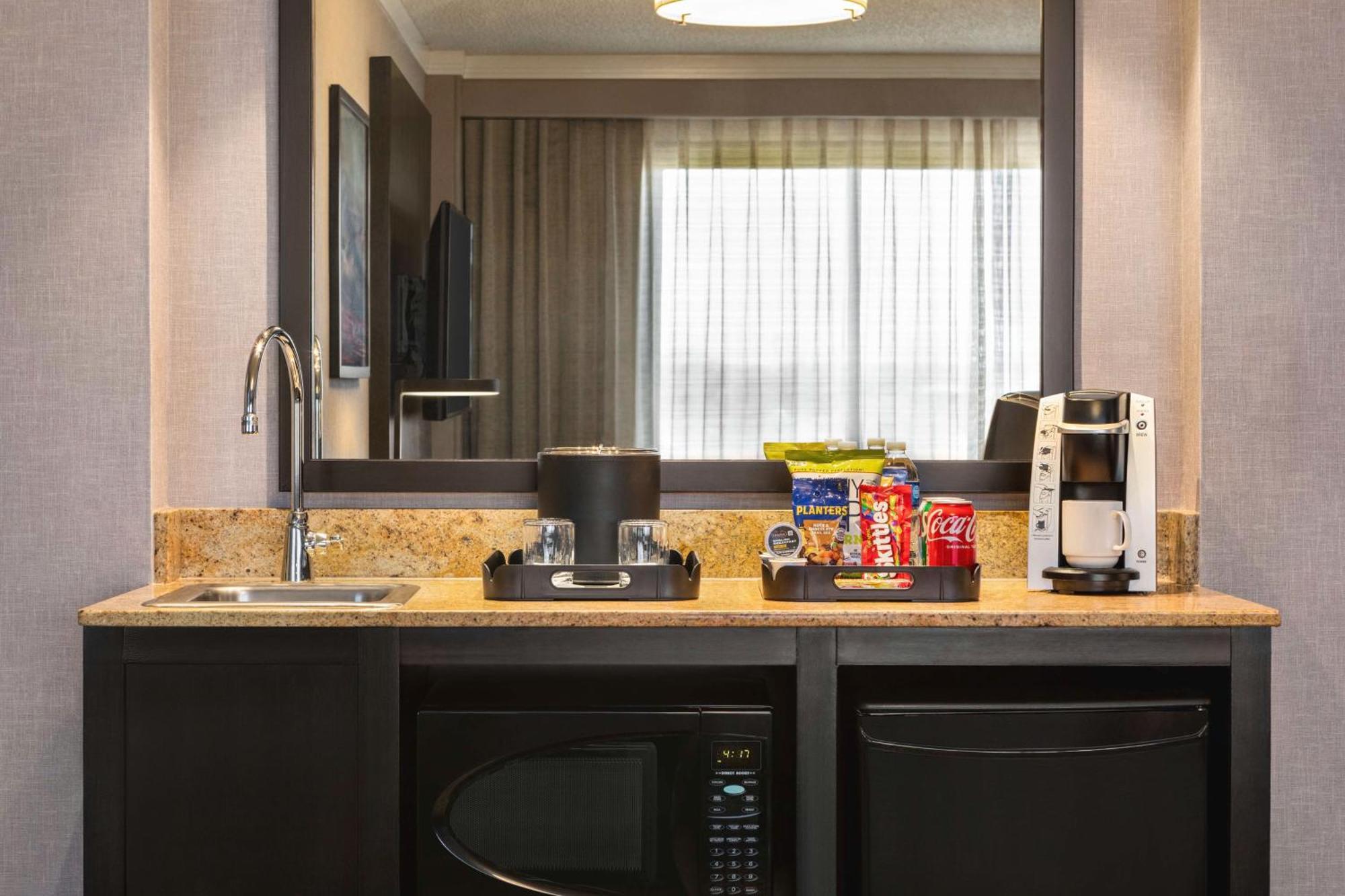 Embassy Suites By Hilton Kansas City Overland Park Exterior photo